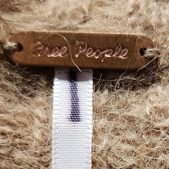 Free People Women's Tan Alpaca Blend Crew Neck Crop Sweater Size Medium - Picture 11 of 14